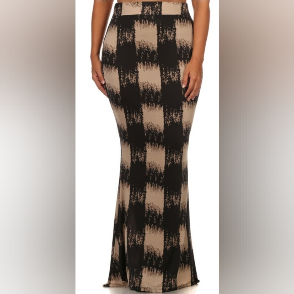 Plus size tan and black skirt
